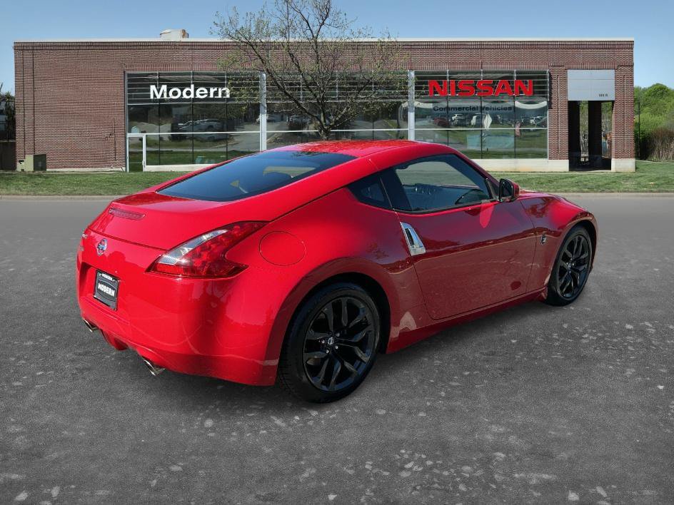 Used 2016 Nissan 370Z Coupe RWD image 4
