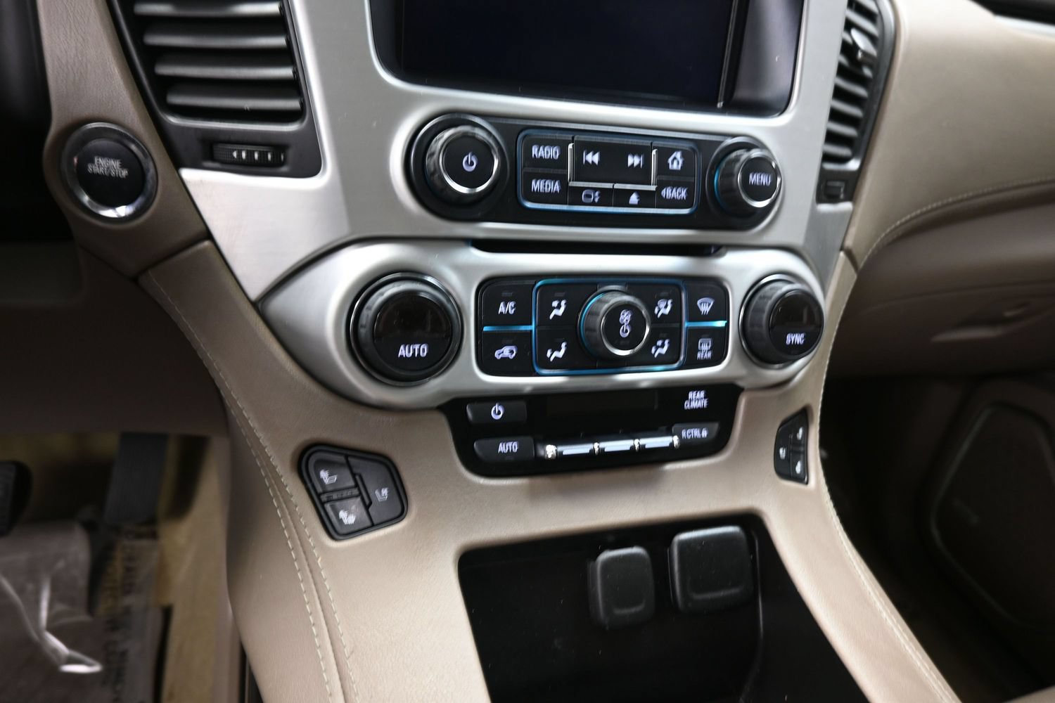Used 2017 GMC Yukon XL SLT w/ Premium Edition AWD/4WD image 15