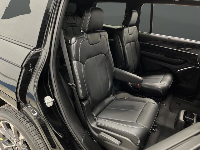 New 2025 Jeep Grand Cherokee L Overland w/ Advanced Protech Group III image 33