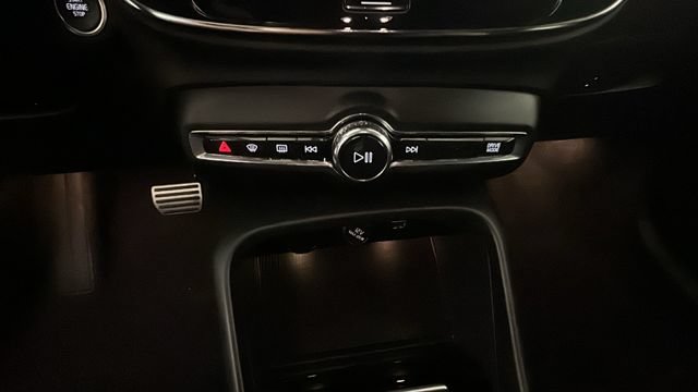Used 2019 Volvo XC40 T5 R-Design AWD/4WD image 22