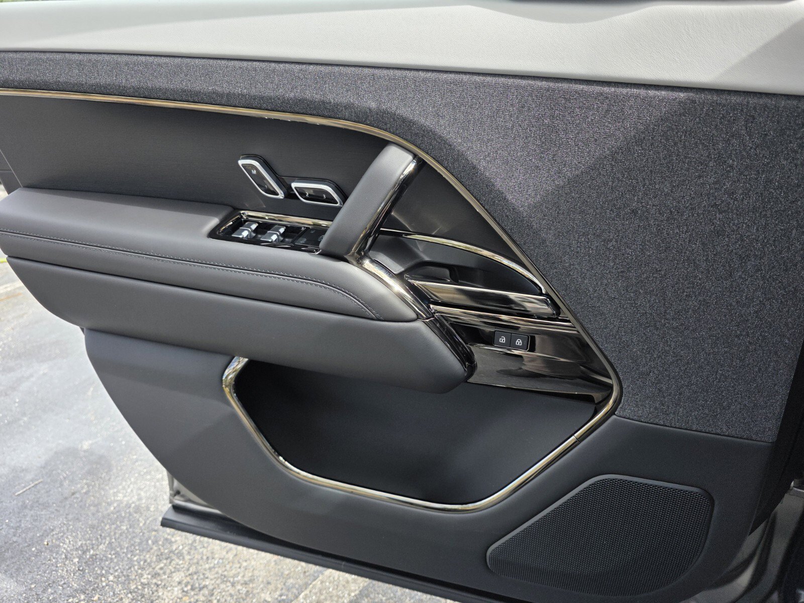 New 2026 Land Rover Range Rover Sport Dynamic SE image 17