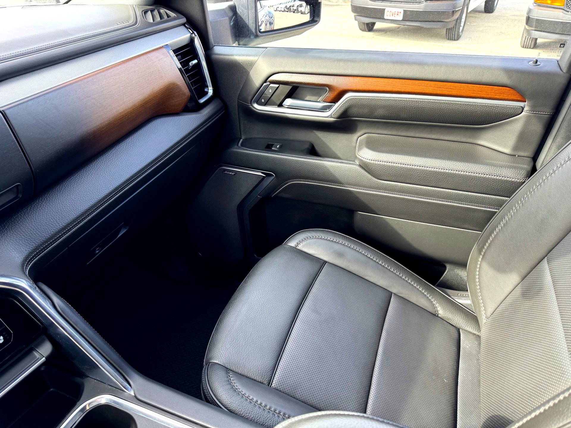 Used 2024 GMC Sierra 3500 Denali w/ Denali Reserve Package image 35