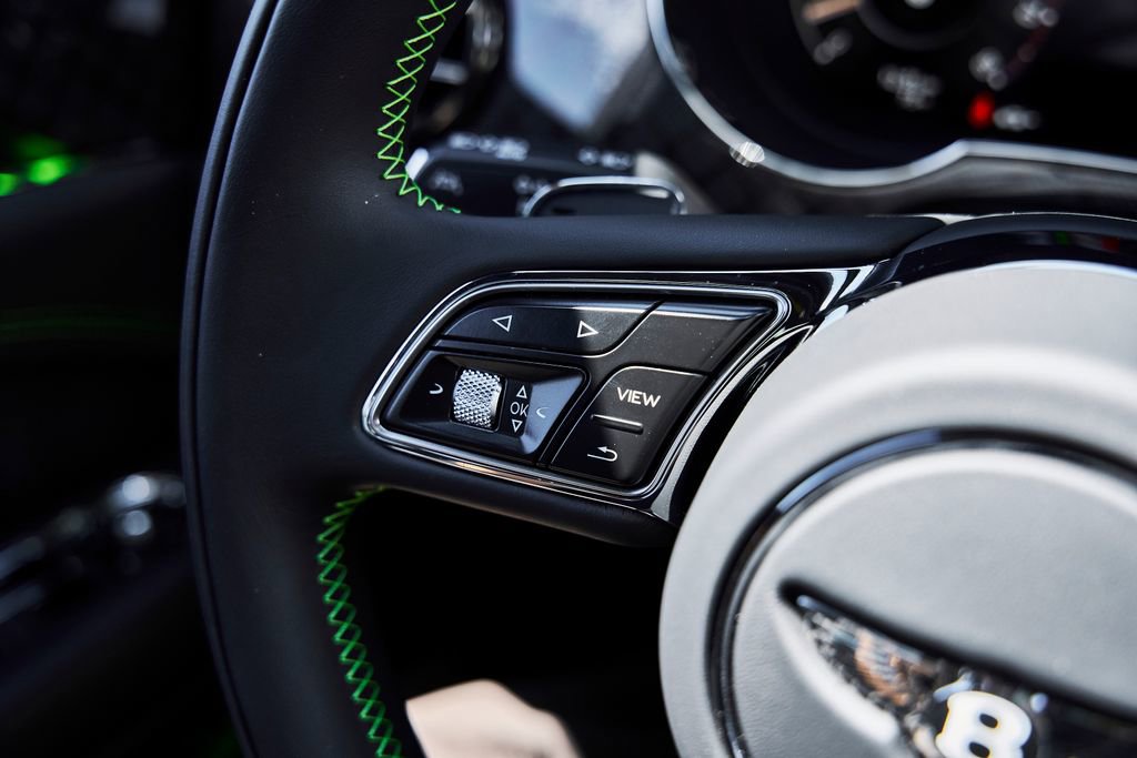 Used 2025 Bentley Bentayga AWD/4WD image 63