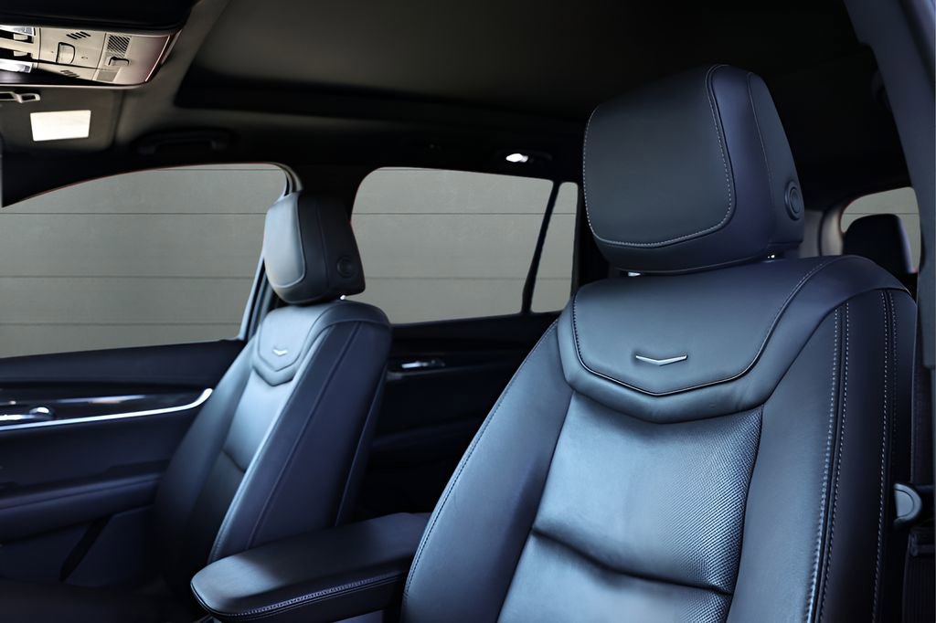 Used 2022 Cadillac XT6 Sport image 2