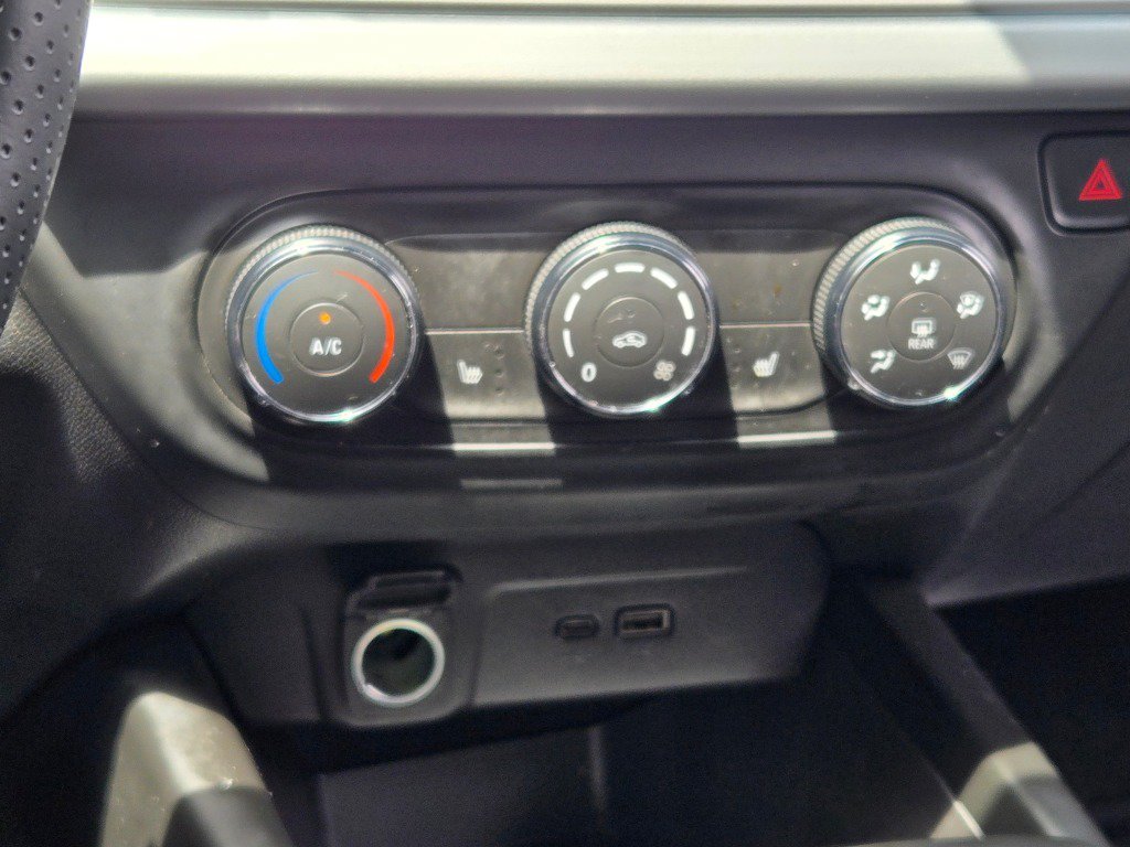 Used 2025 Chevrolet Trax RS FWD image 24