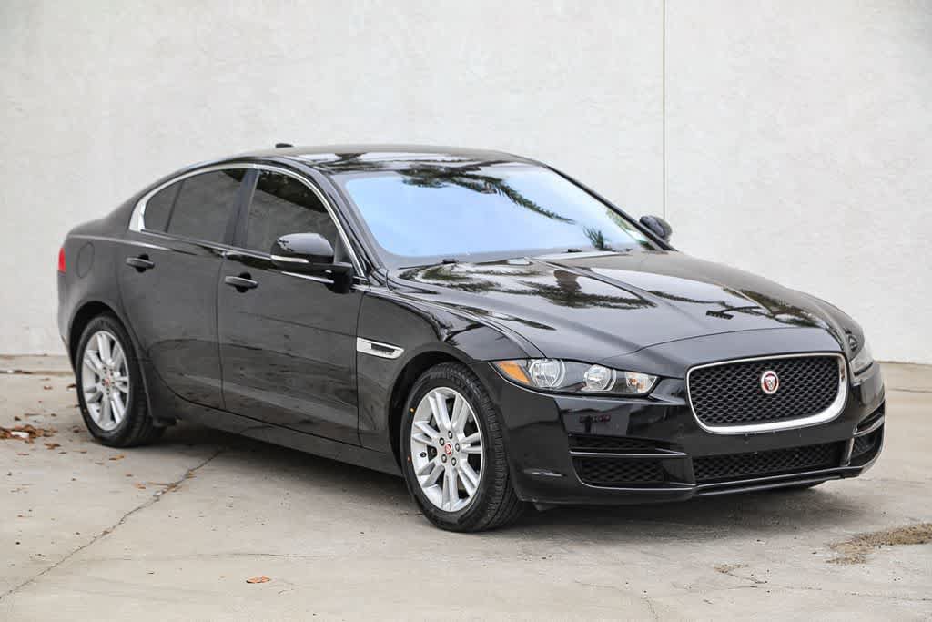 Used 2018 Jaguar XE Premium AWD/4WD image 3