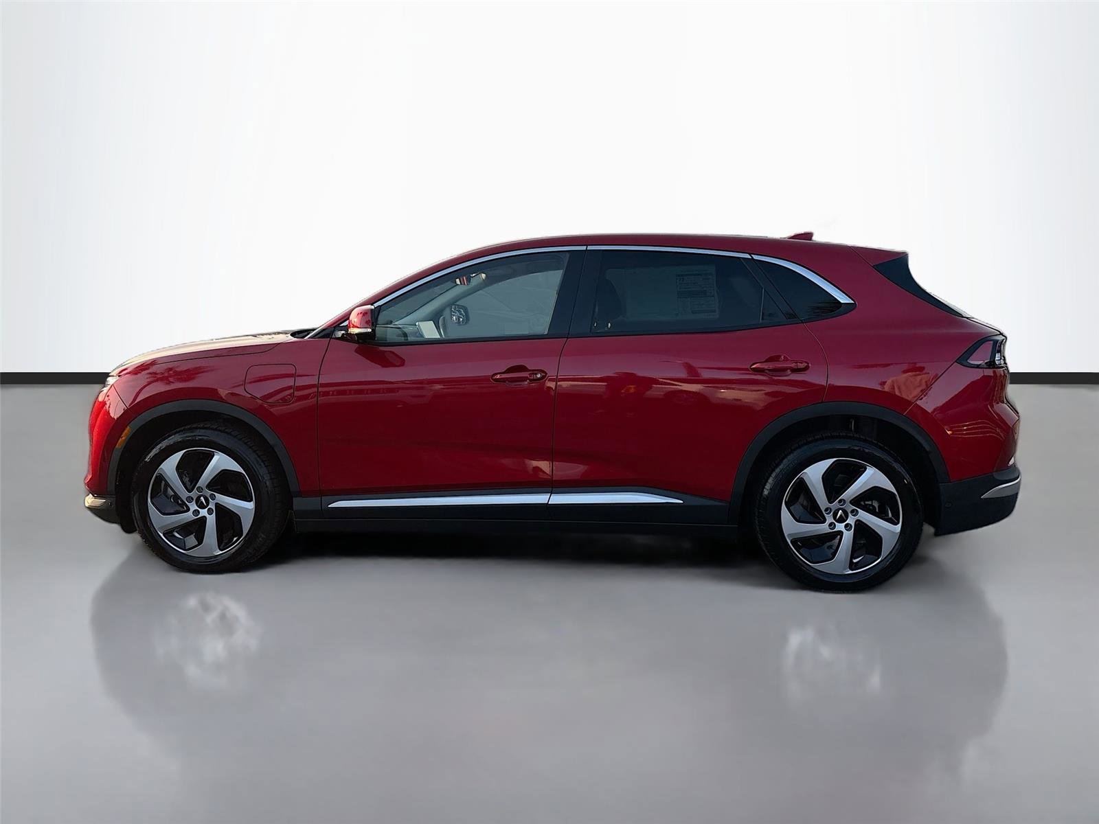 New 2025 VinFast VF 8 Eco image 4