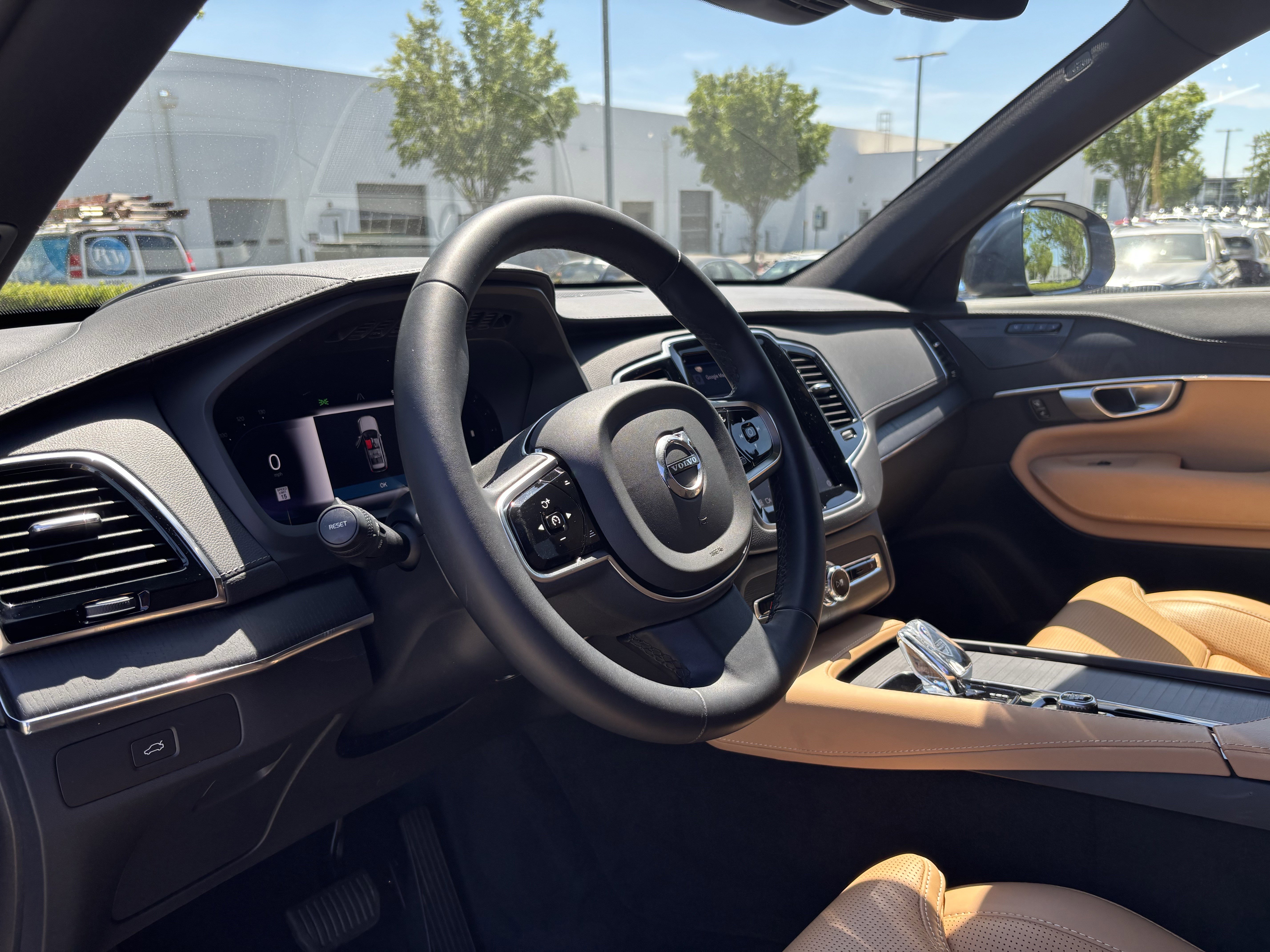Used 2024 Volvo XC90 B6 Ultimate w/ Protection Package Premier AWD/4WD image 17