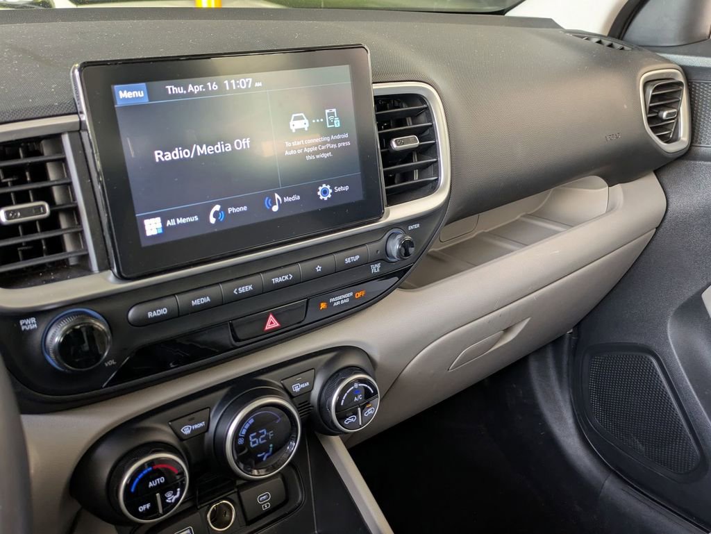 Used 2025 Hyundai Venue SEL FWD image 15