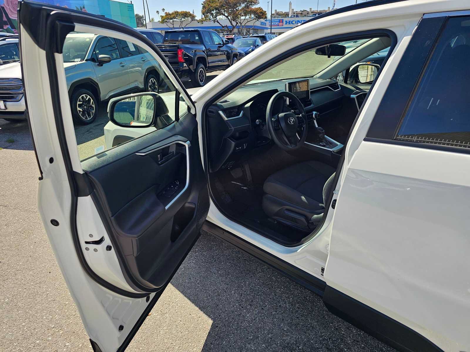 Used 2023 Toyota RAV4 LE AWD/4WD image 18