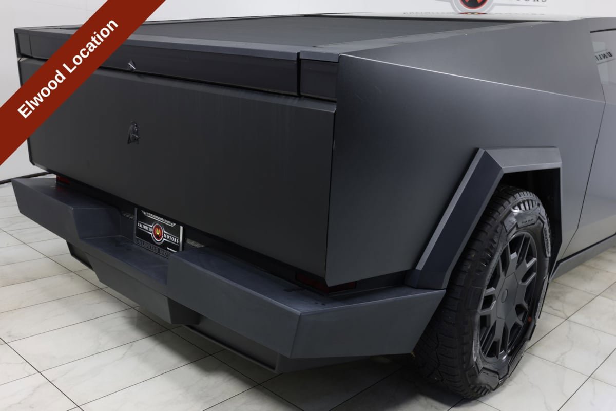 Used 2024 Tesla Cybertruck AWD Crew Cab image 39