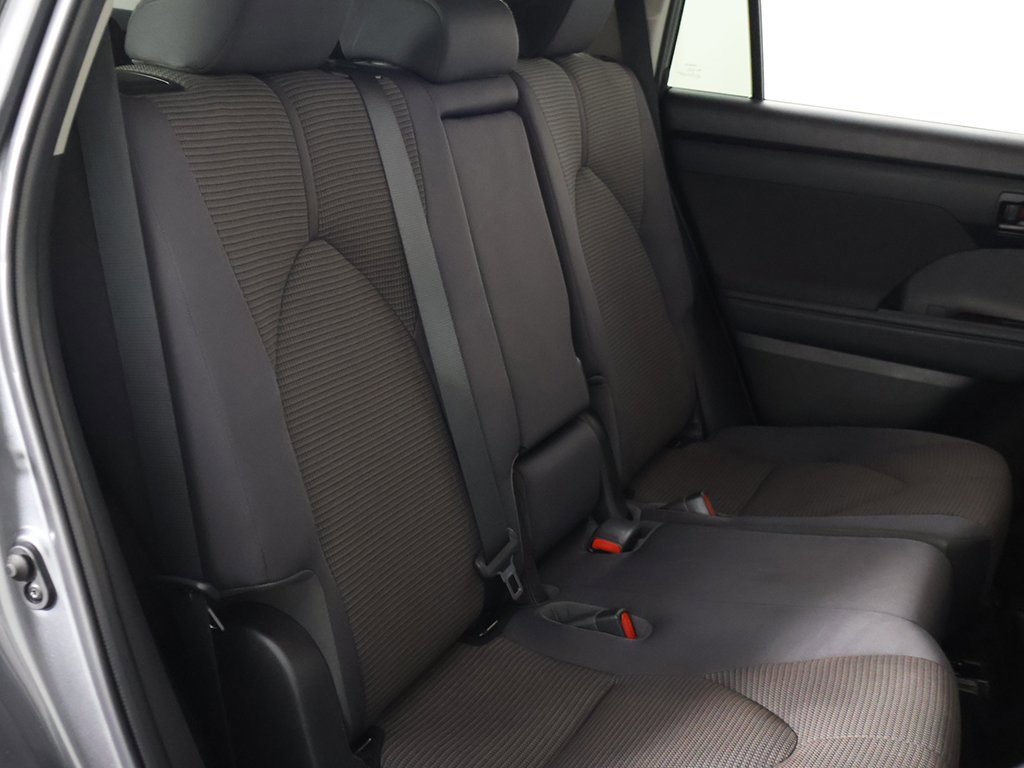 Used 2022 Toyota Highlander LE image 31