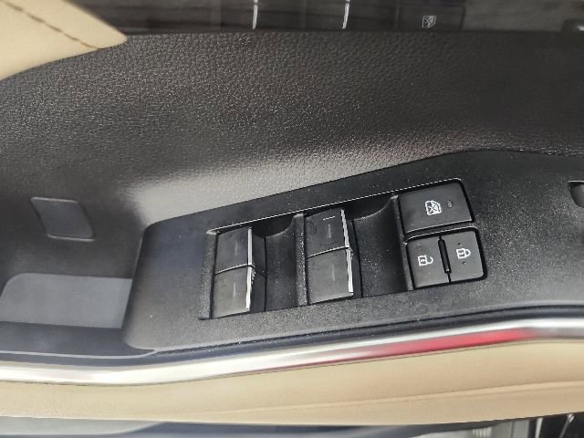 Certified 2025 Toyota Highlander Limited AWD/4WD image 49
