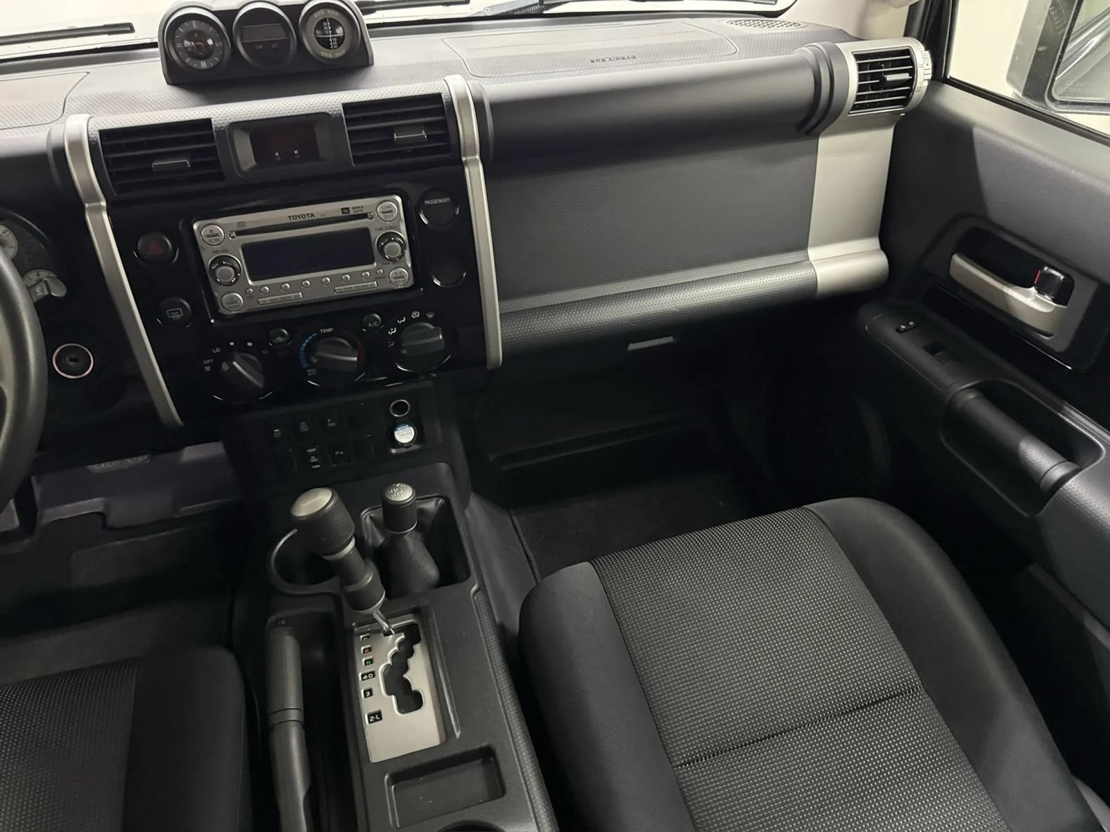 Used 2014 Toyota FJ Cruiser 4WD w/ Upgrade Package image 11