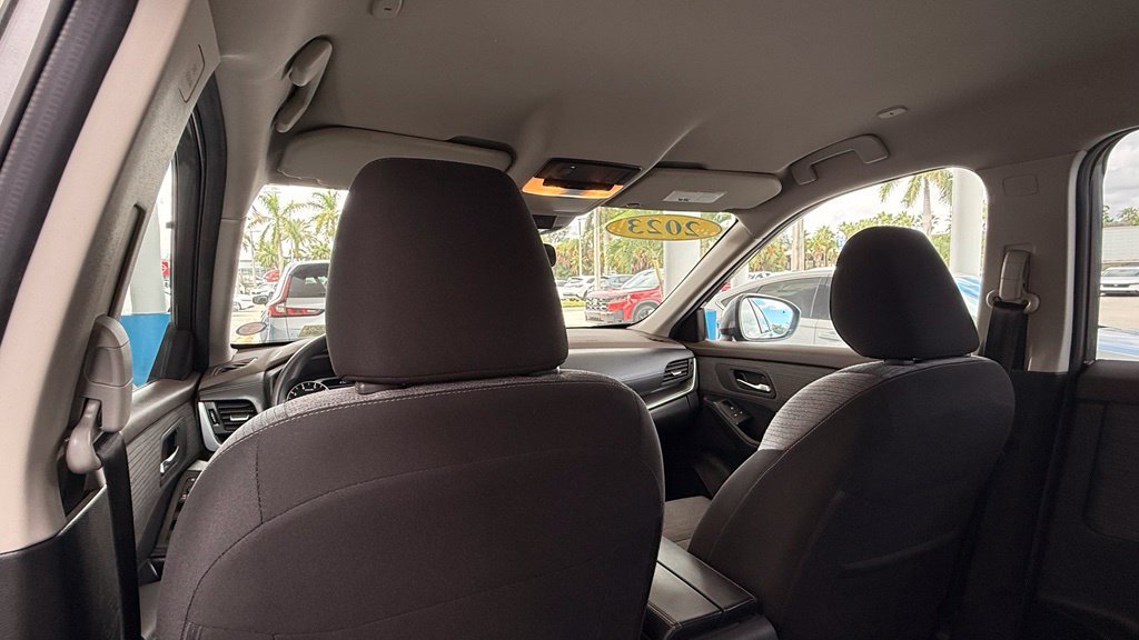Used 2023 Nissan Rogue SV FWD image 8