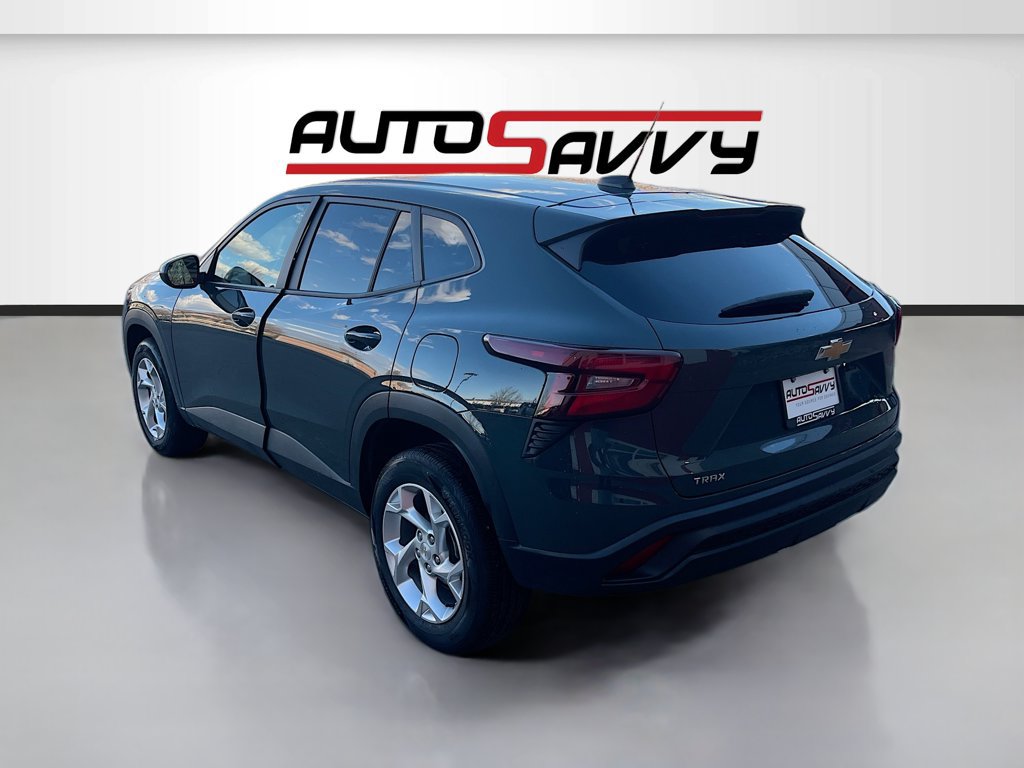 Used 2025 Chevrolet Trax LS w/ LS Convenience Package FWD image 5