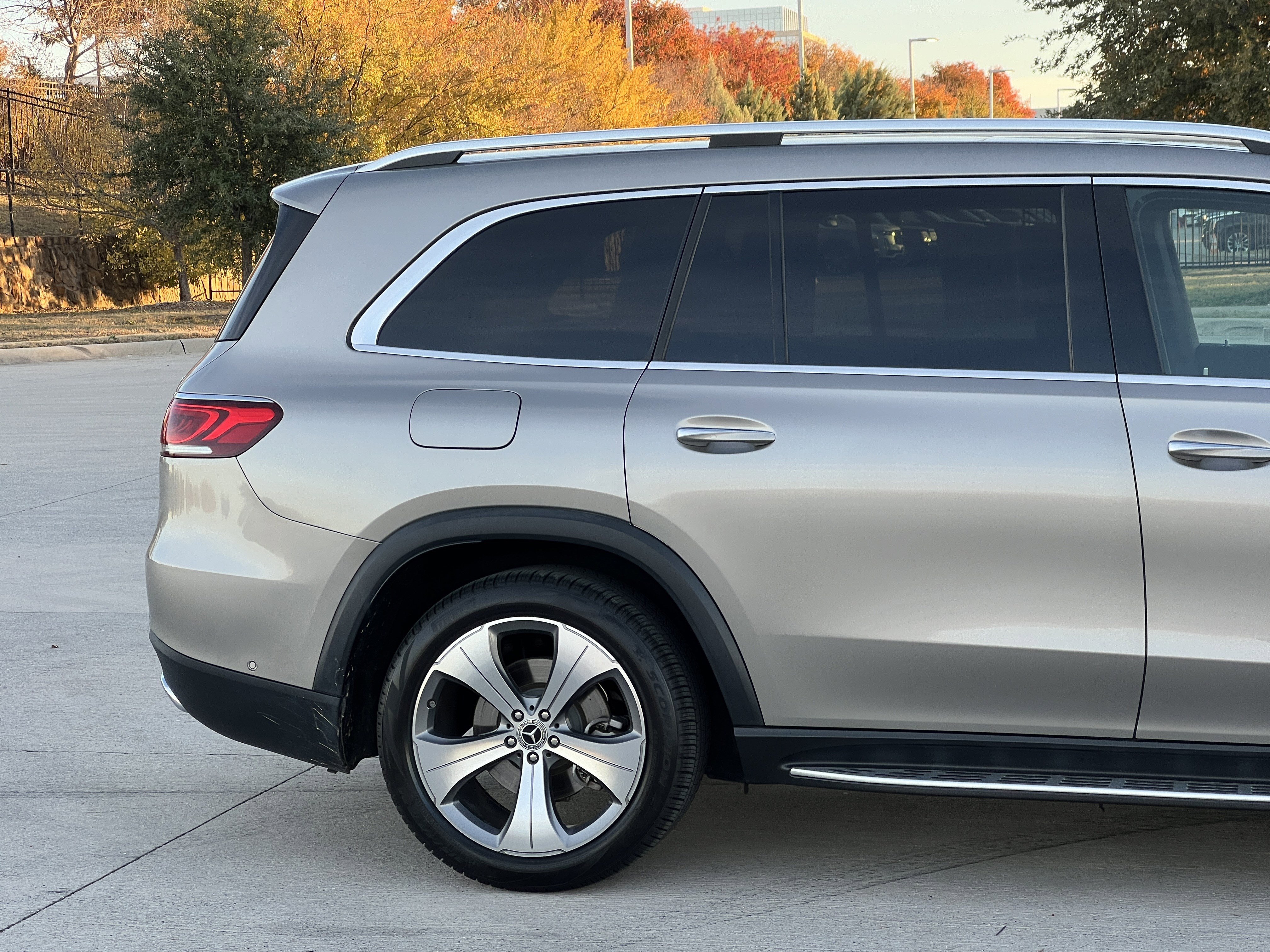 Used 2022 Mercedes-Benz GLS 450 4MATIC image 11