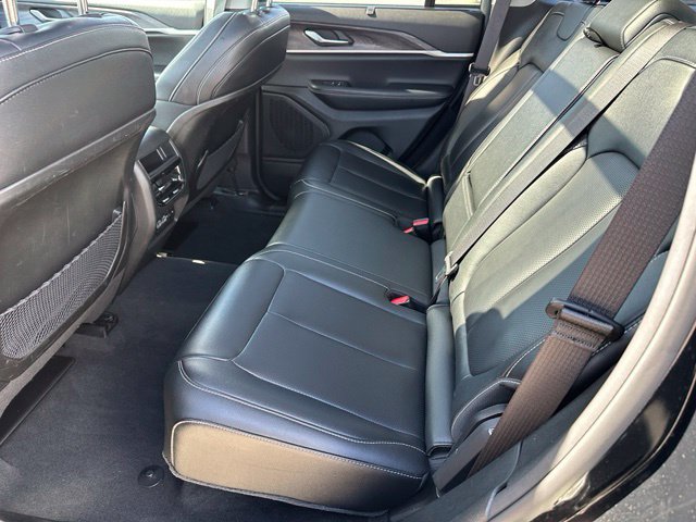 Used 2023 Jeep Grand Cherokee Limited w/ Luxury Tech Group II AWD/4WD image 15