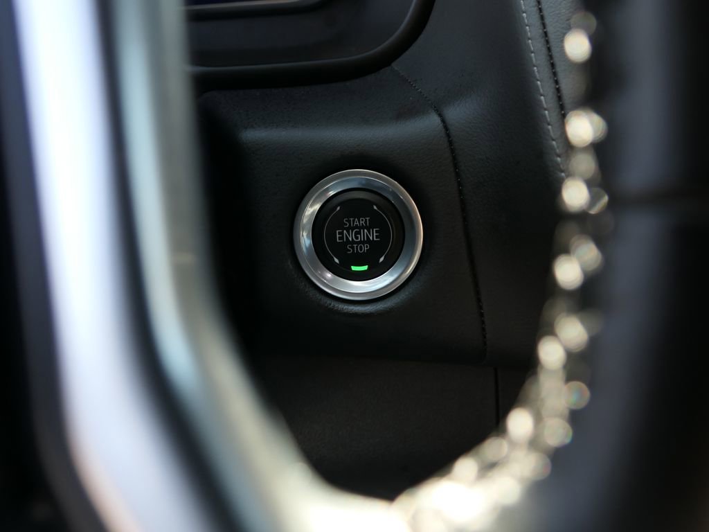 Used 2024 Chevrolet Suburban LT image 16