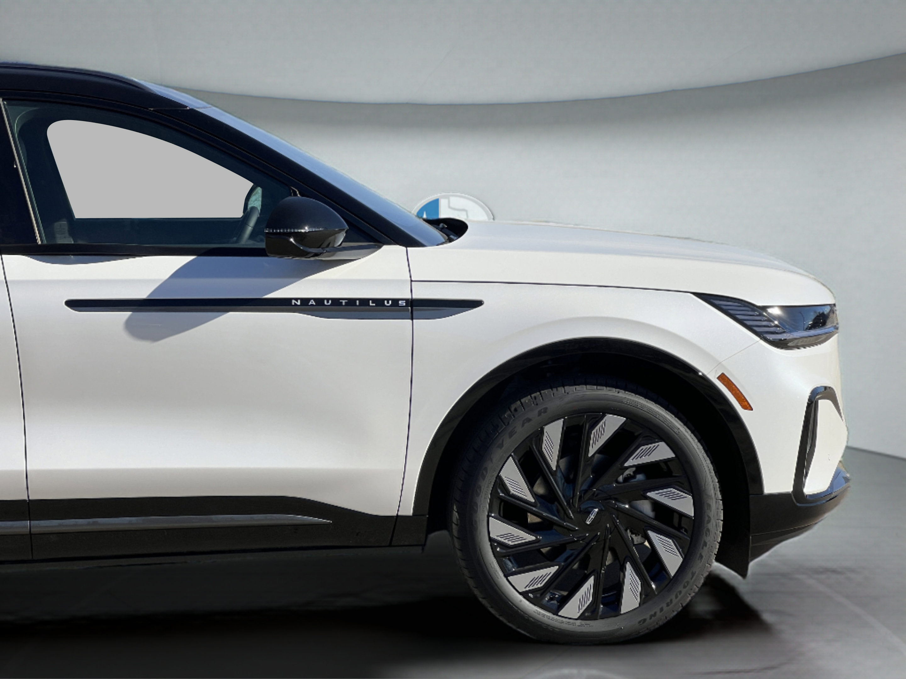 New 2026 Lincoln Nautilus Reserve w/ Jet Appearance Package AWD/4WD image 13