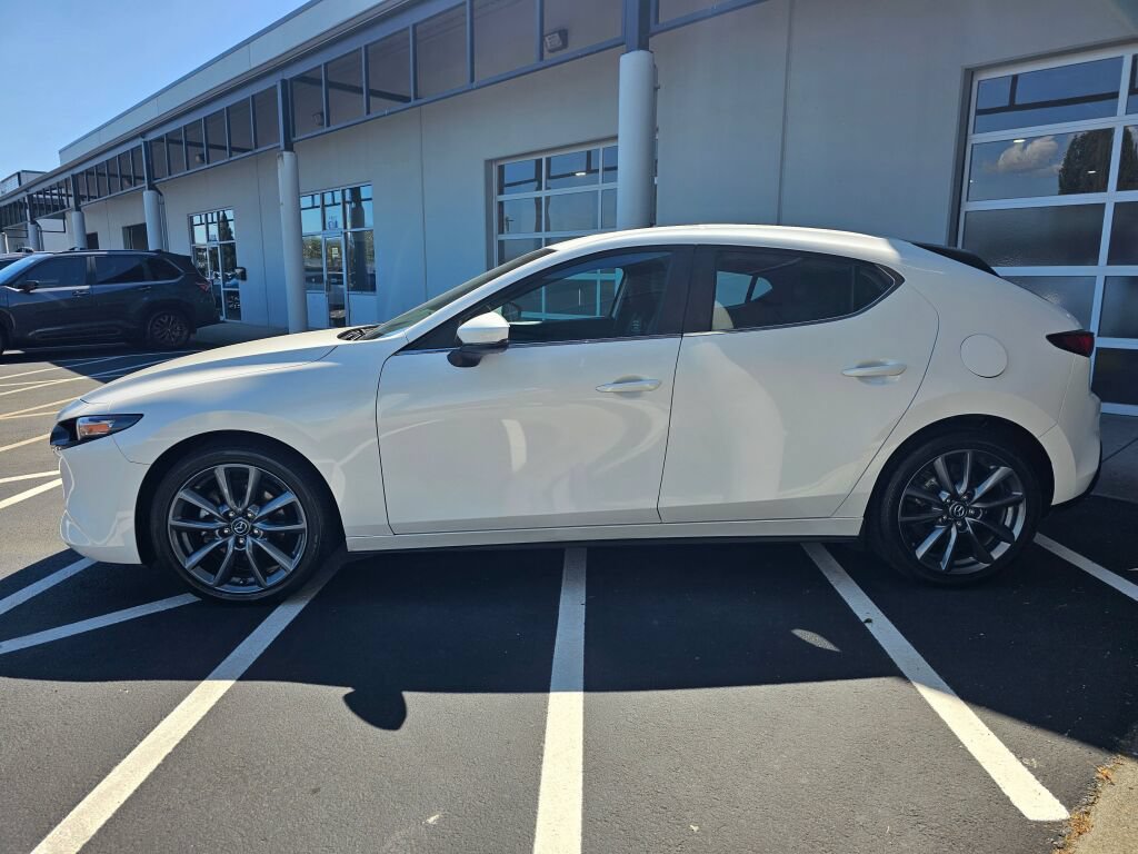 Used 2022 MAZDA MAZDA3 s AWD/4WD image 2