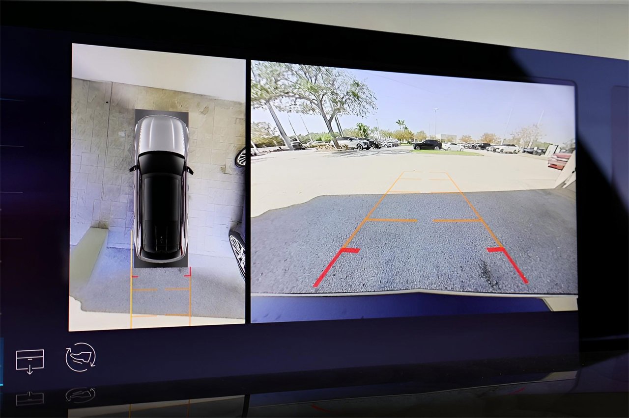 New 2025 Cadillac Escalade IQ Luxury 2 w/ LPO, Radiant Package image 24