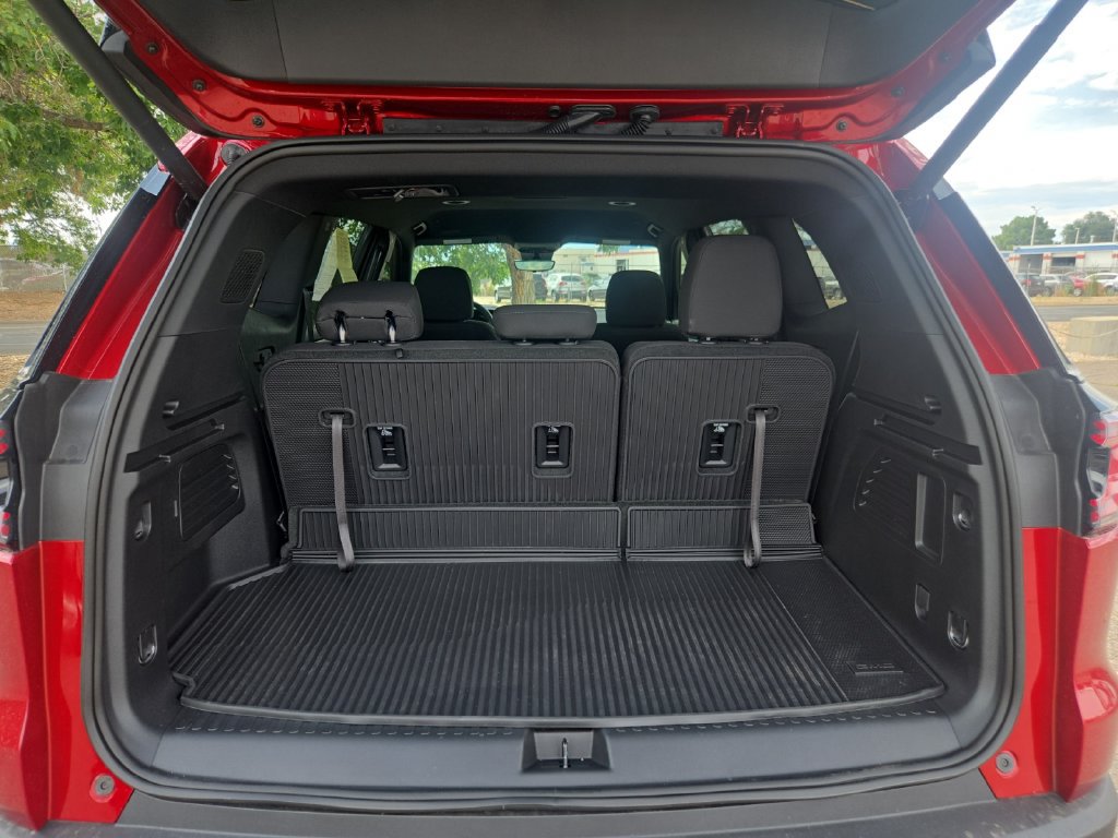 Used 2026 GMC Acadia Elevation w/ LPO, Floor Liner Package AWD/4WD image 18