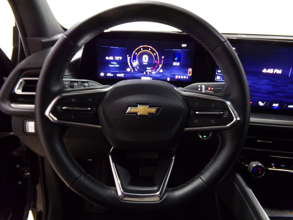 Used 2025 Chevrolet Traverse LT image 23