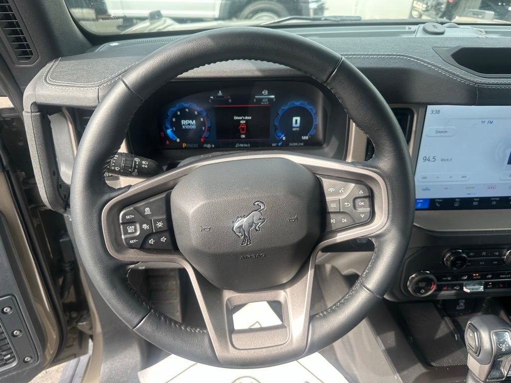 Used 2025 Ford Bronco Outer Banks image 14