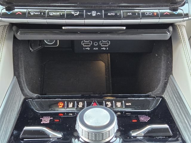 Certified 2024 Jeep Wagoneer L Series III w/ Flexible Seating Group AWD/4WD image 19