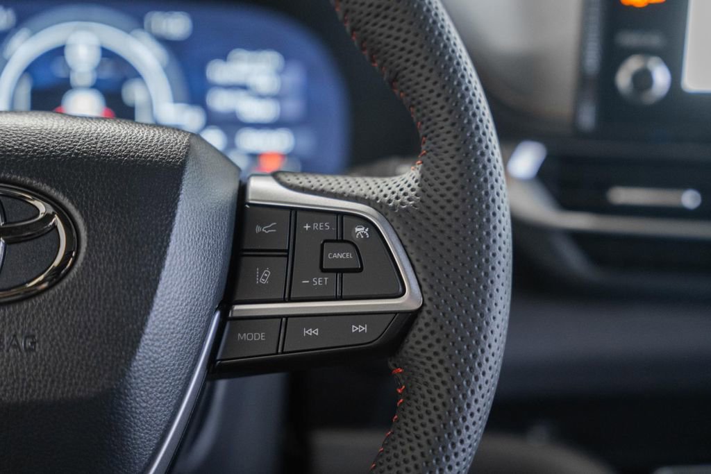 Used 2026 Toyota Sienna XSE image 28