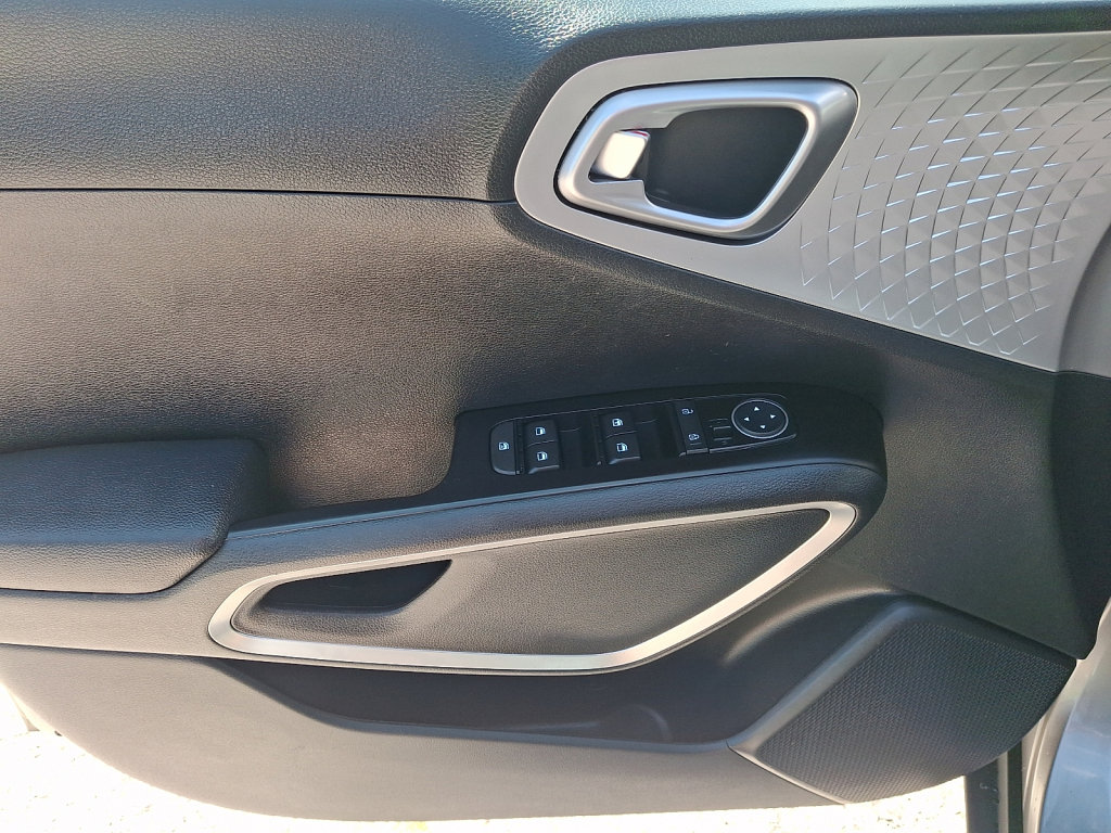 Used 2024 Kia Soul LX w/ Option Group 015 FWD image 28