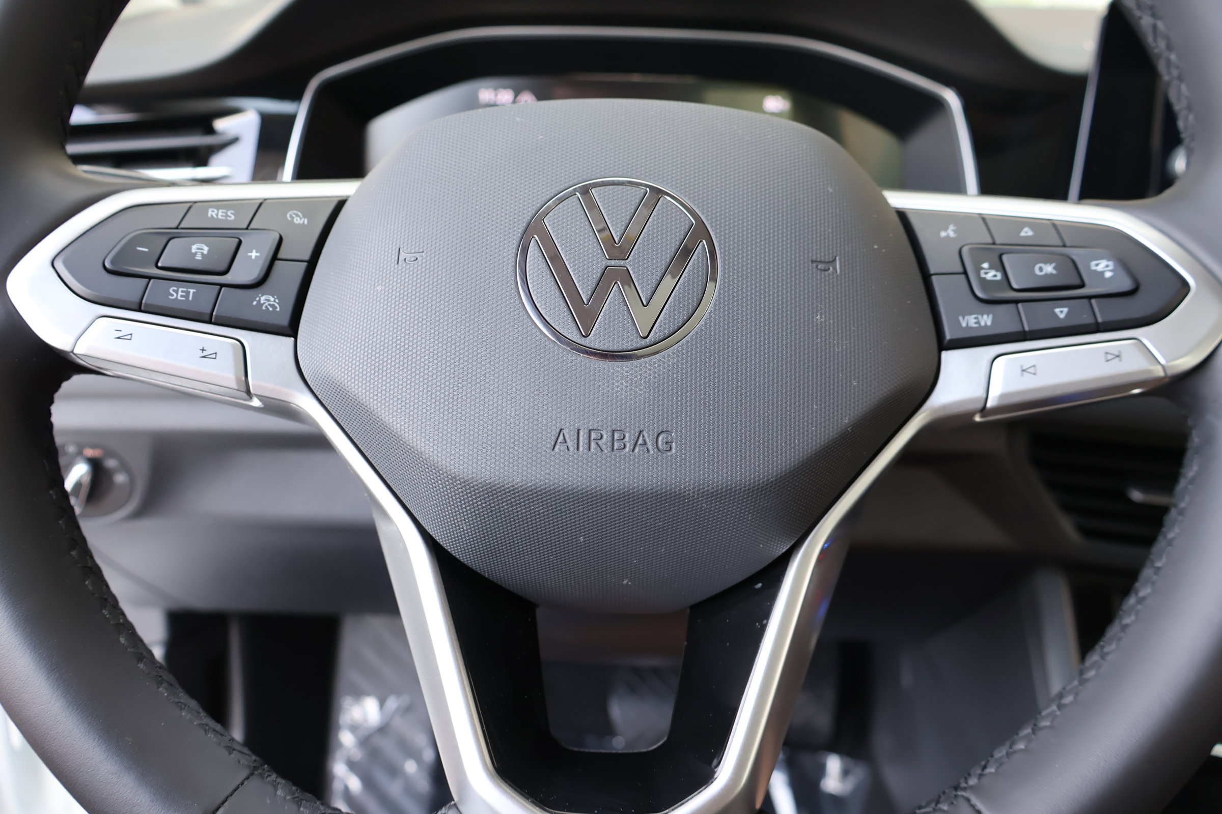 Used 2025 Volkswagen Jetta SE w/ Sunroof Package image 22