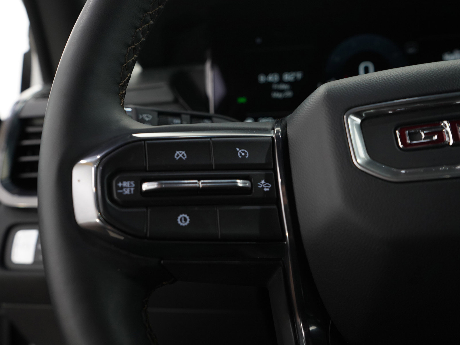 Used 2025 GMC Acadia AT4 AWD/4WD image 28