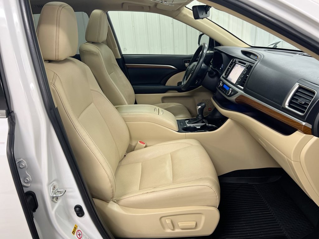 Used 2019 Toyota Highlander Limited Platinum AWD/4WD image 23