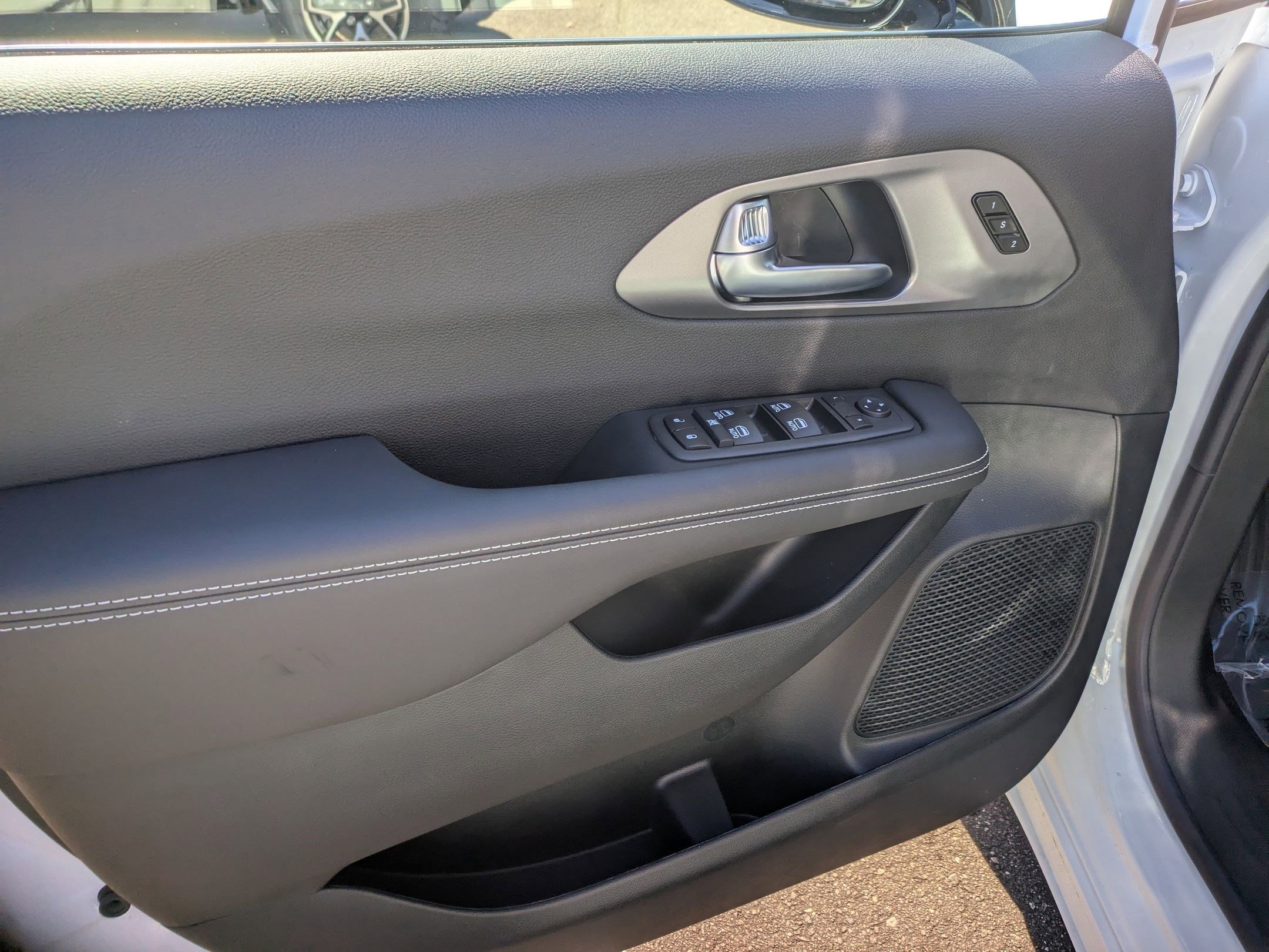 New 2026 Chrysler Pacifica Select image 13