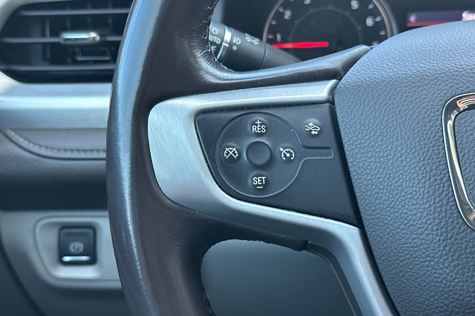 Used 2021 GMC Acadia SLT image 34