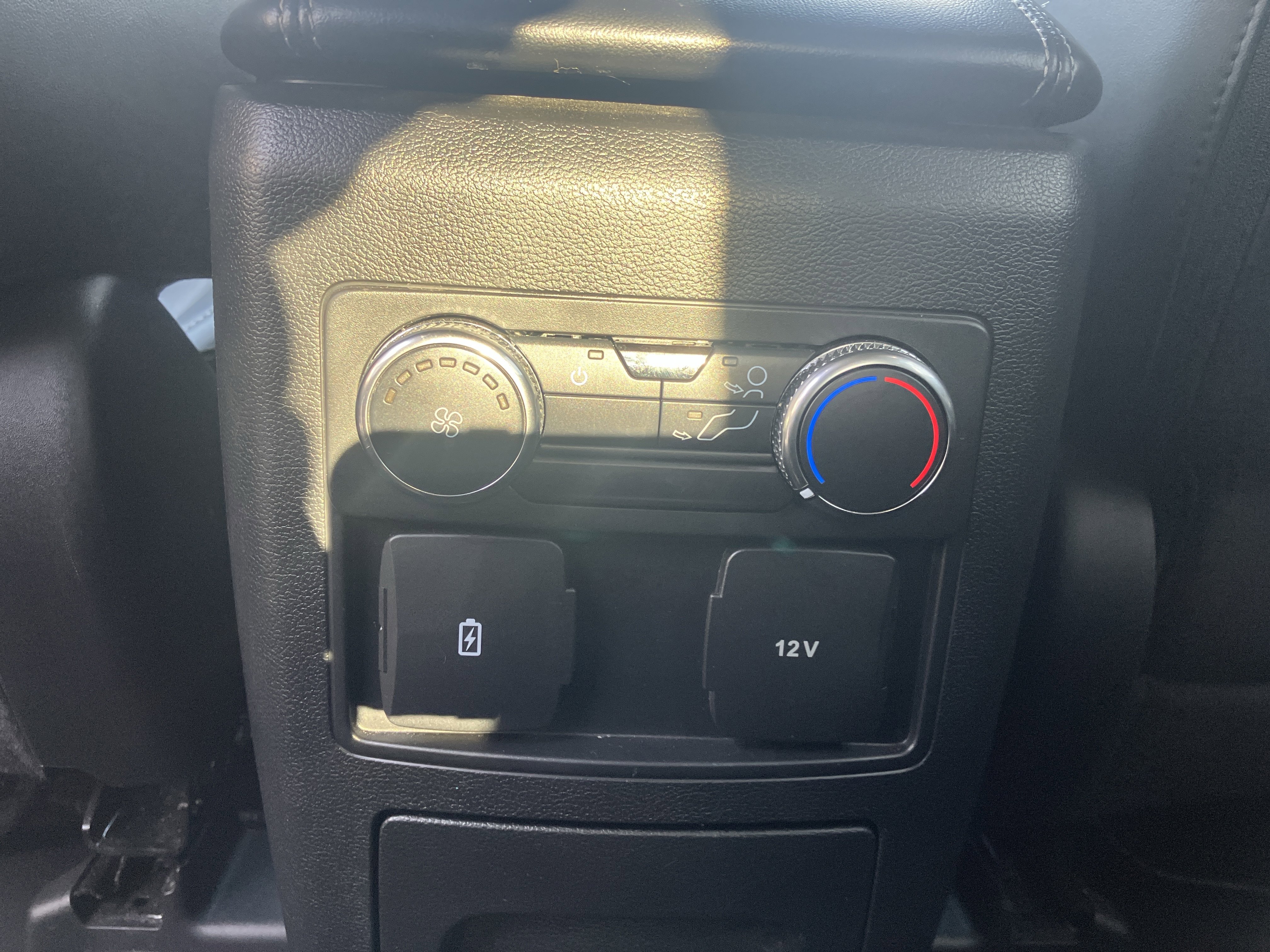 Used 2022 Ford Explorer XLT w/ Equipment Group 202A image 15