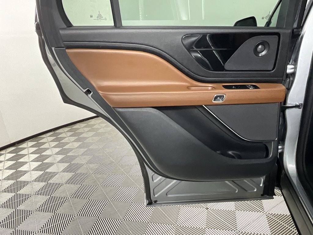 Certified 2024 Lincoln Aviator Reserve w/ Equipment Group 201A image 27