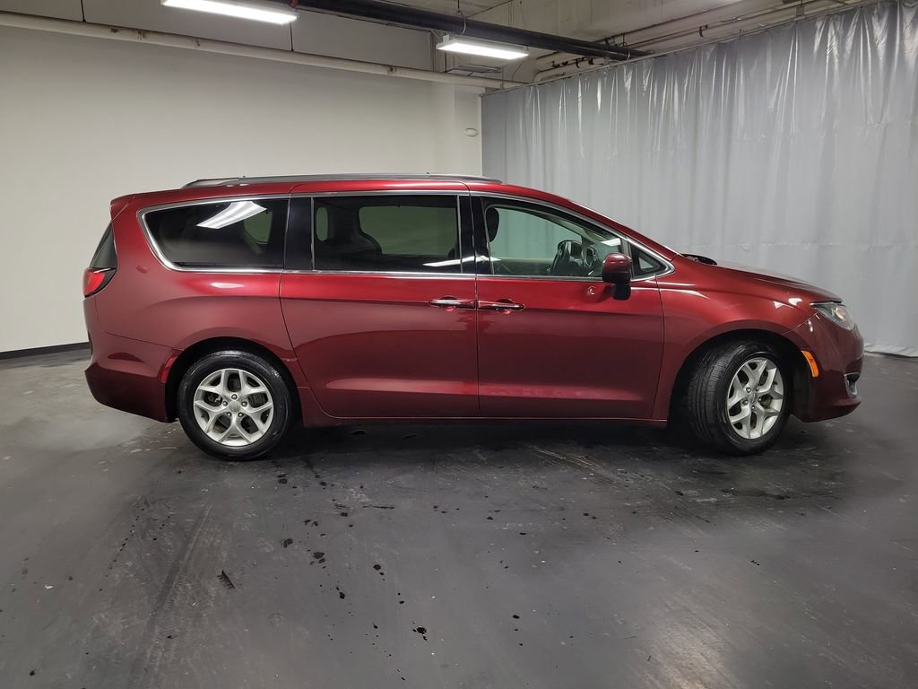 Used 2017 Chrysler Pacifica Touring Plus w/ Tire & Wheel Group image 10