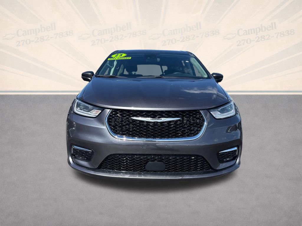 Used 2023 Chrysler Pacifica Touring-L image 9