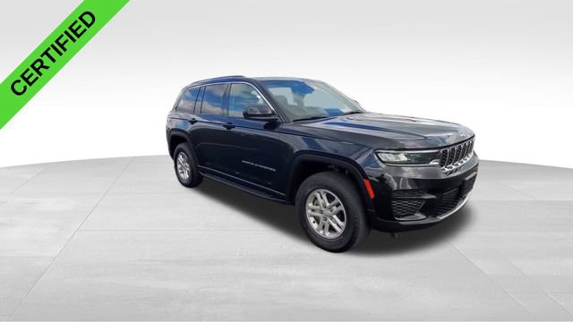 Used 2023 Jeep Grand Cherokee Laredo AWD/4WD image 3