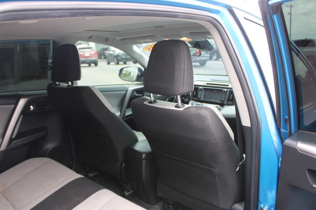 Used 2018 Toyota RAV4 XLE AWD/4WD image 31