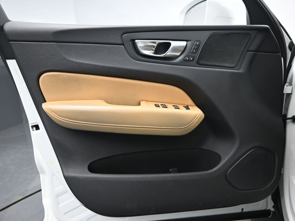 Used 2021 Volvo XC60 T5 Inscription w/ Advanced Package image 28