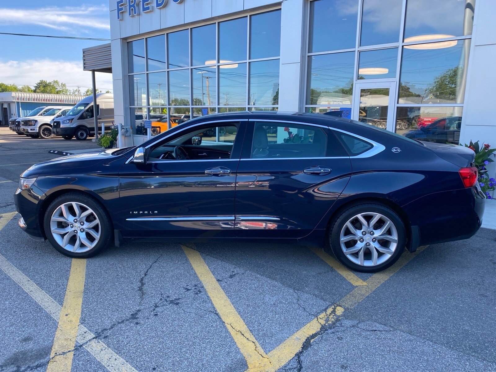 Used 2015 Chevrolet Impala LTZ FWD image 3