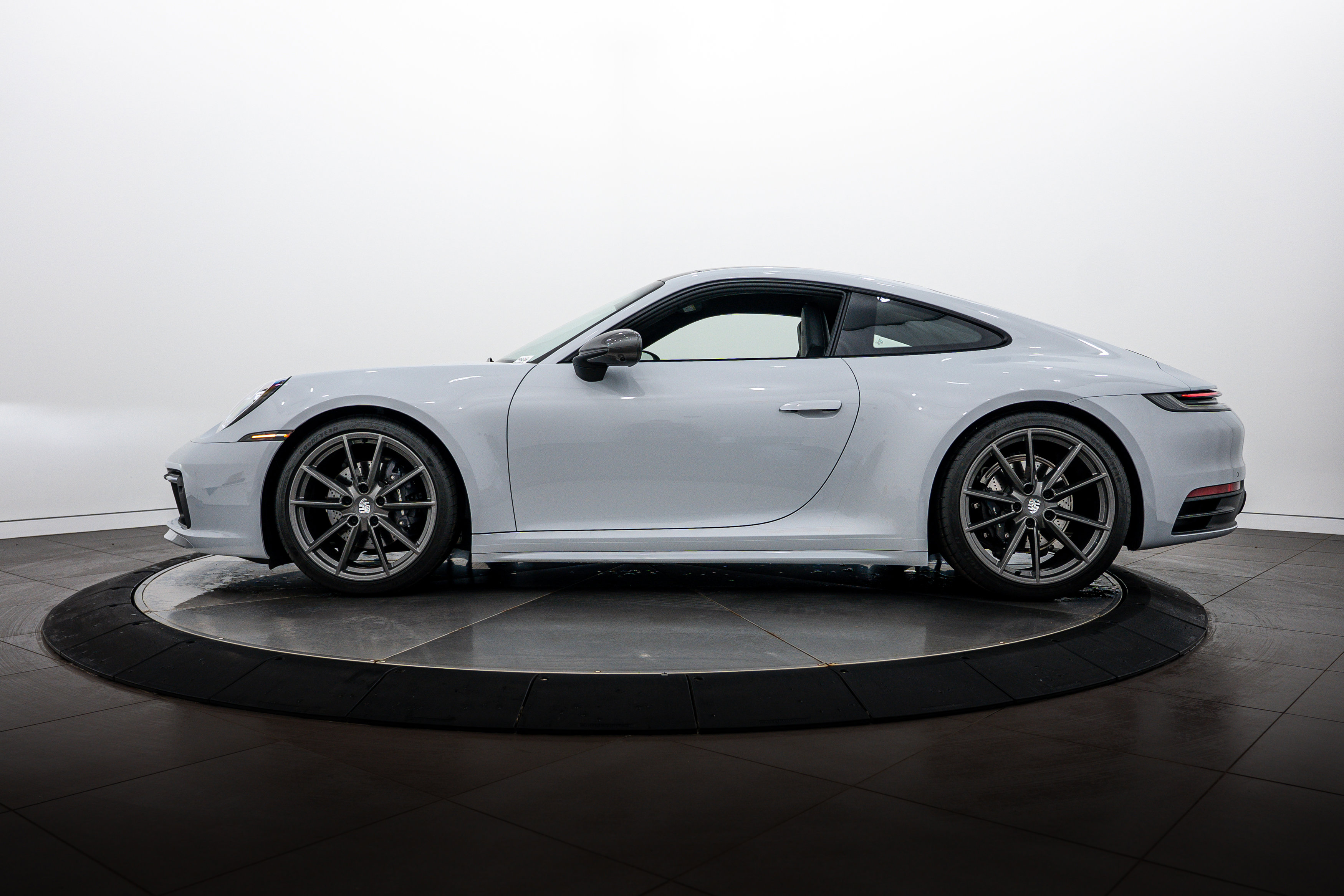 Certified 2024 Porsche 911 Carrera T RWD image 2