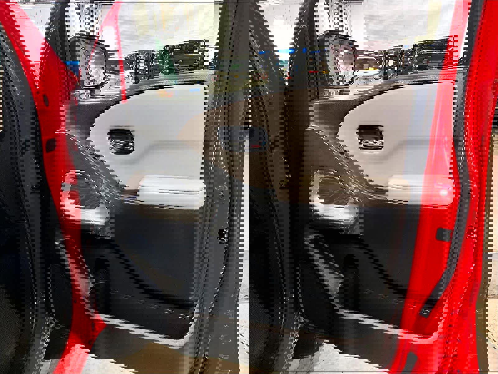 Used 2025 Nissan Frontier SV image 12