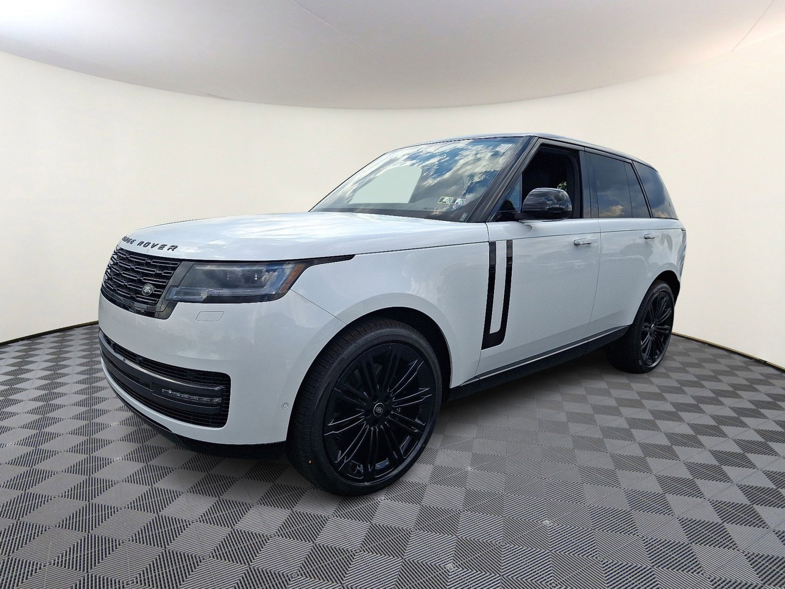 New 2025 Land Rover Range Rover SE