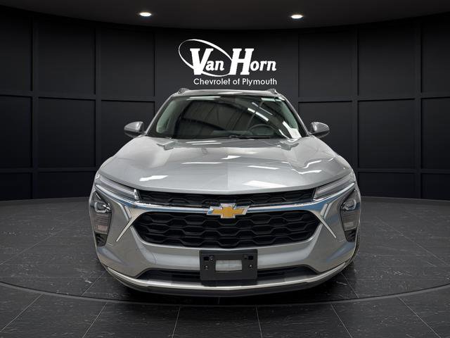 Used 2025 Chevrolet Trax LT FWD image 8