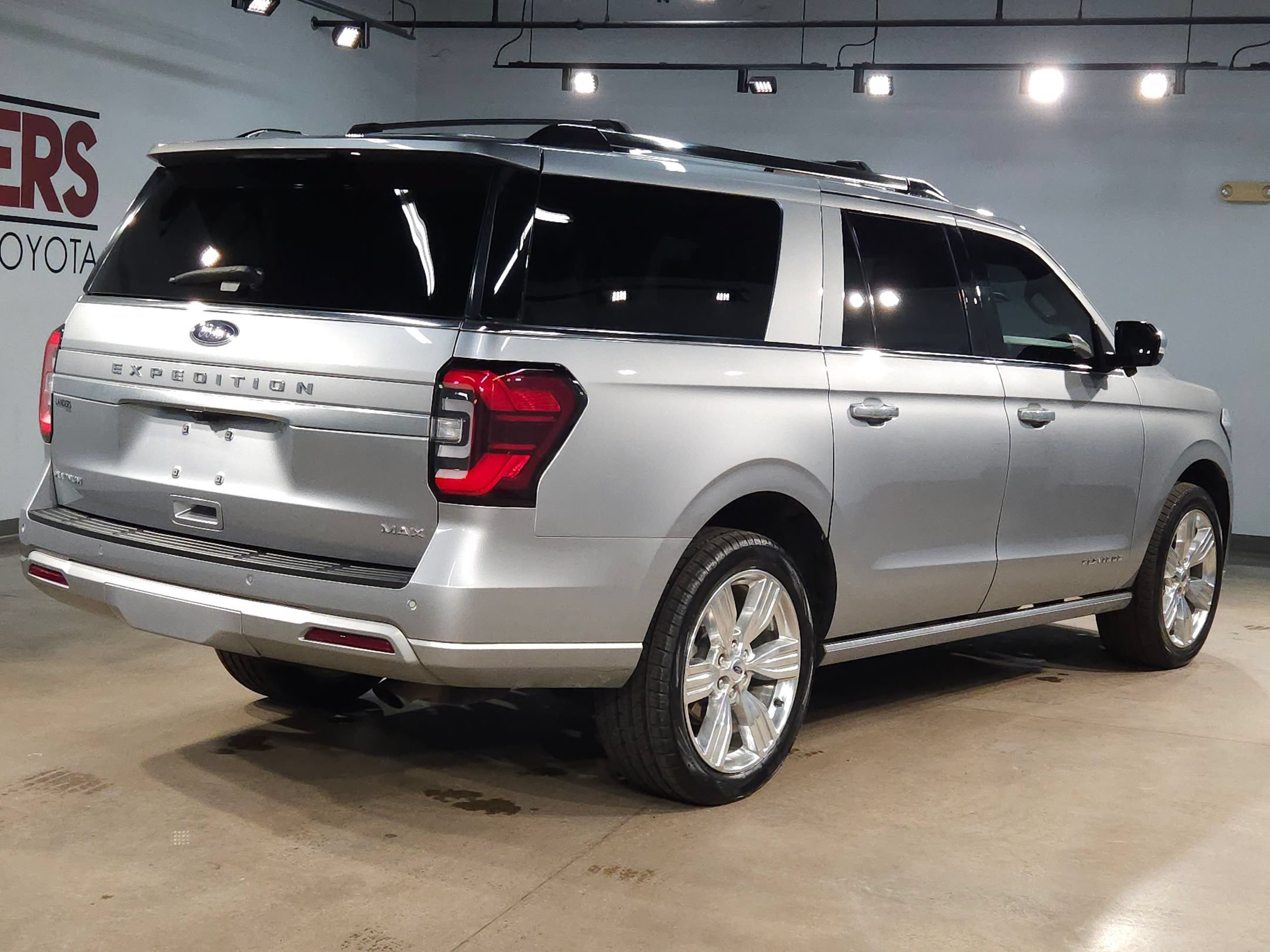 Used 2023 Ford Expedition Max Platinum AWD/4WD image 7
